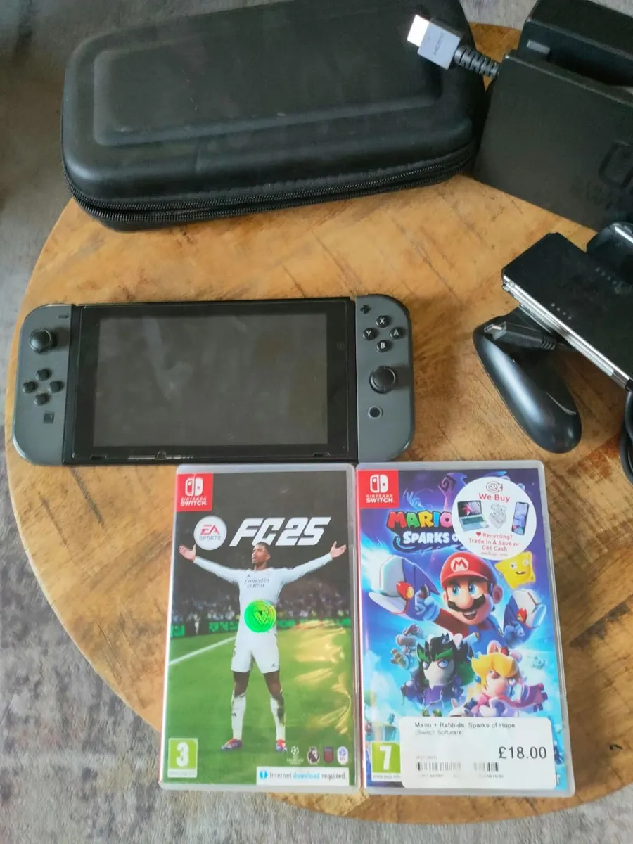 NINTENDO SWITCH BUNDLE - Image 2
