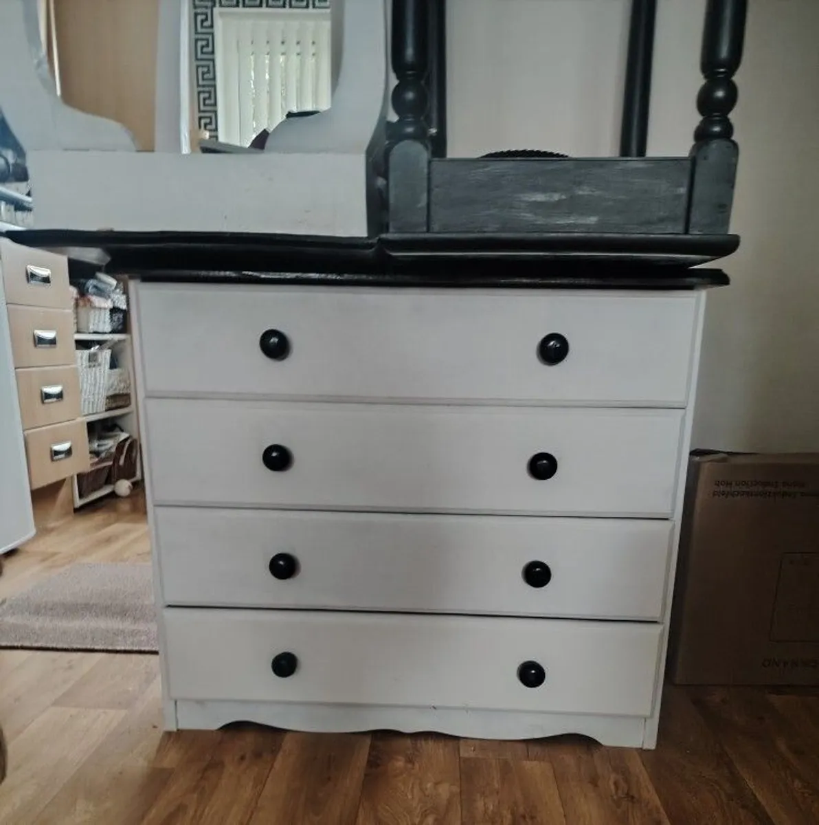 Chest of drawers + 2 side tables - Image 1