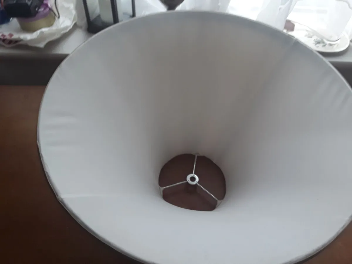 Lovely brand new satin beige coloured pendant shad - Image 2