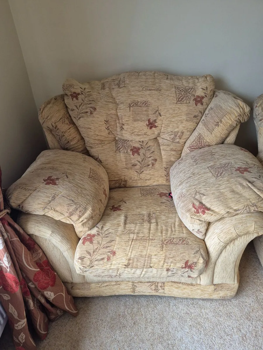 Suite of furniture - Image 2