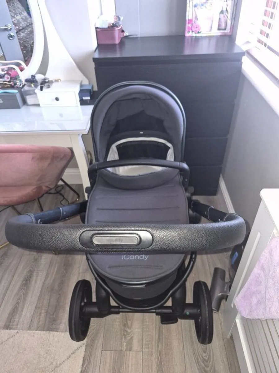 Pram - Image 1
