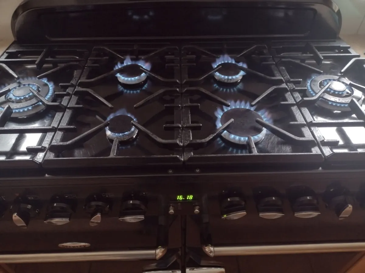 Gas electric cooker - Image 2