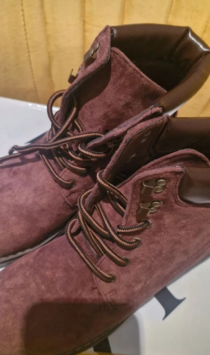 Hiking boots - Image 4