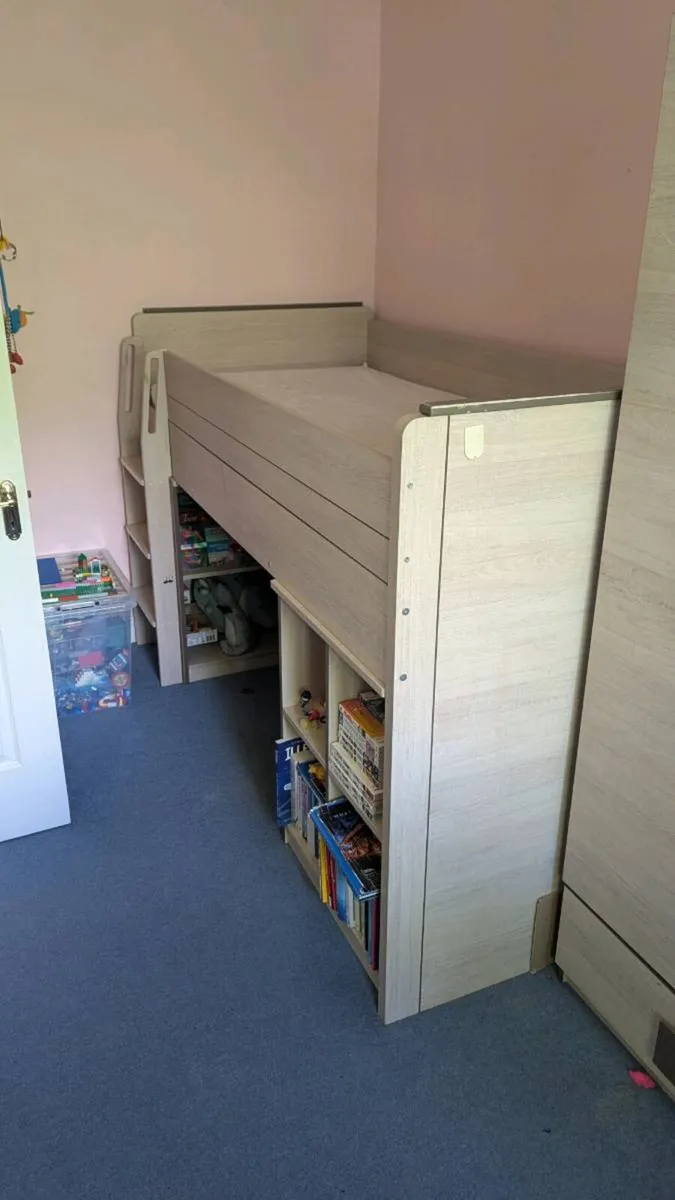Child/Teen bed - Image 1