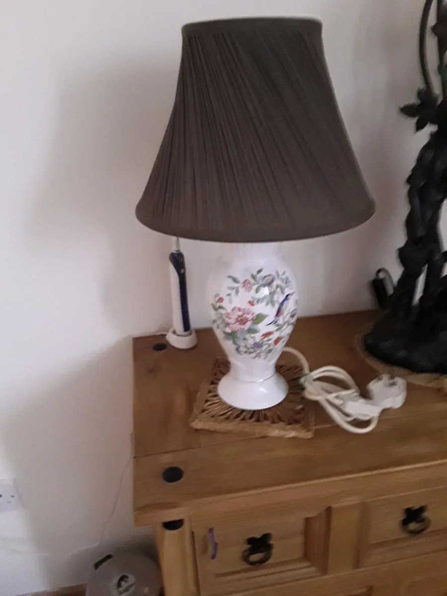 Aynsley vintage table lamp green pleated shade - Image 2