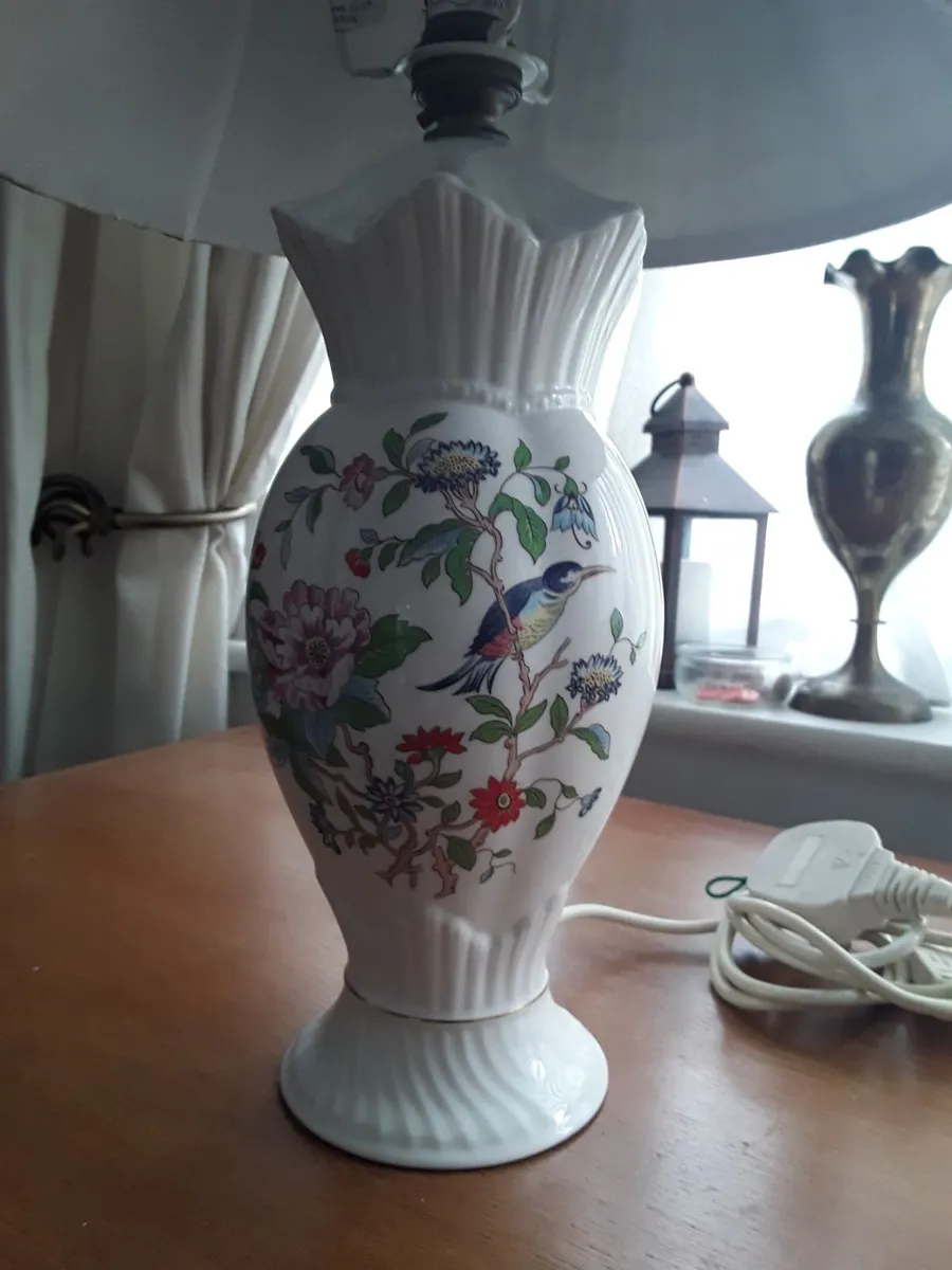 Aynsley vintage table lamp green pleated shade - Image 3