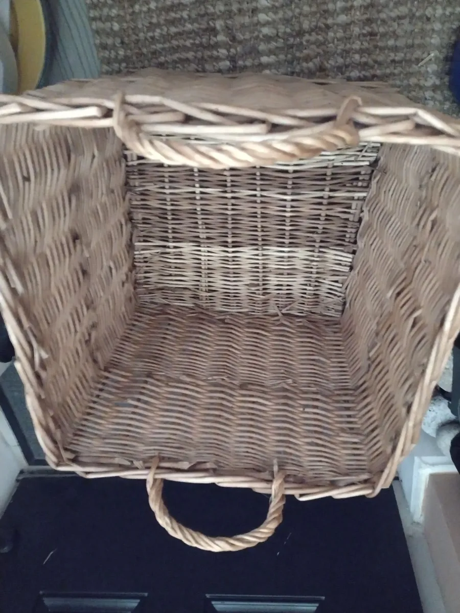 Large wicker storage basket with handles - Image 2