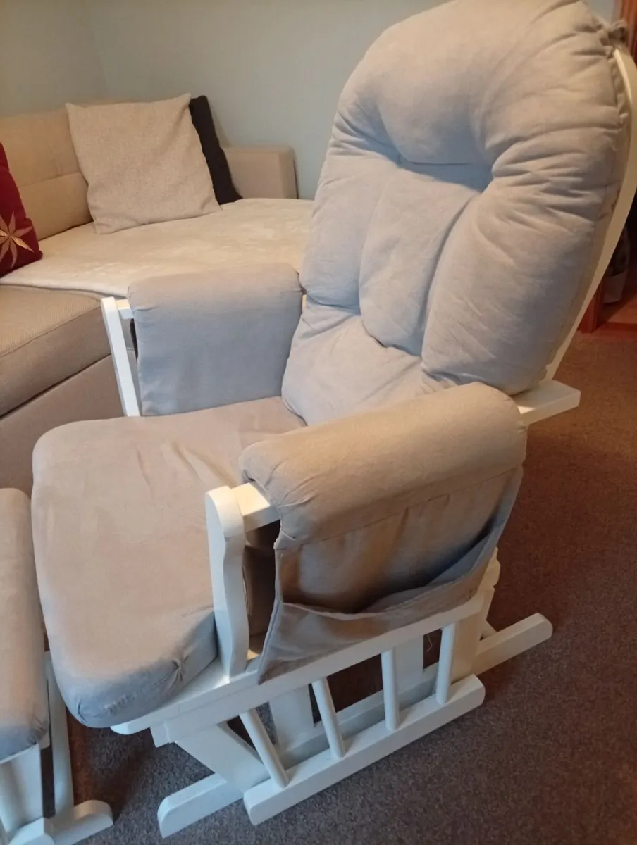 Rocking/maternity chair - Image 1