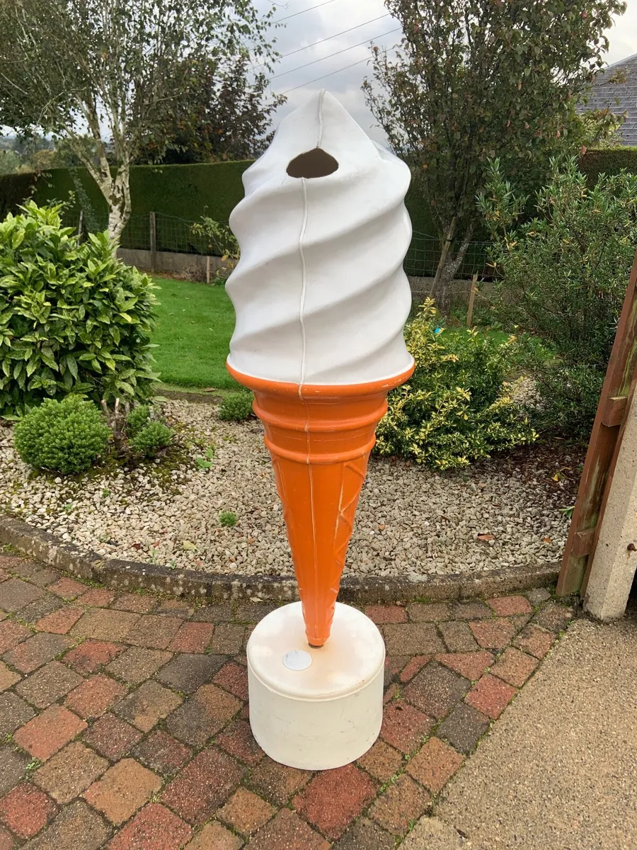 Ice-cream cone display - Image 2