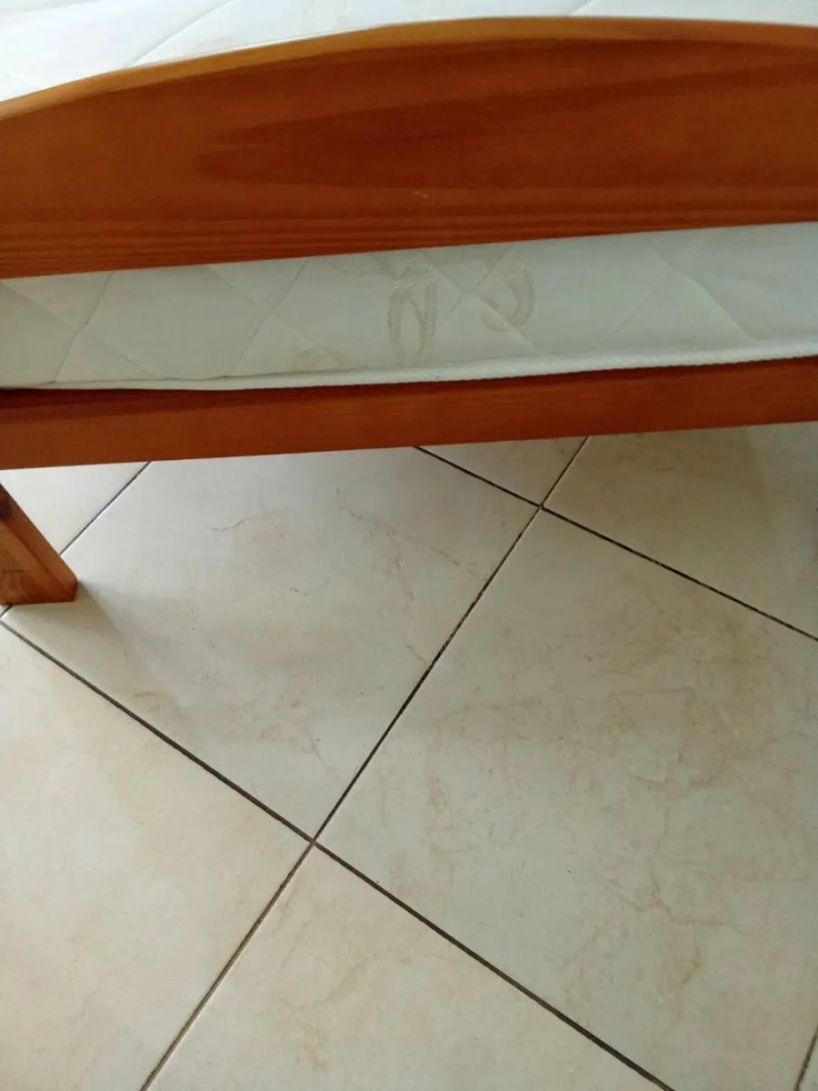 Single bed - Image 2