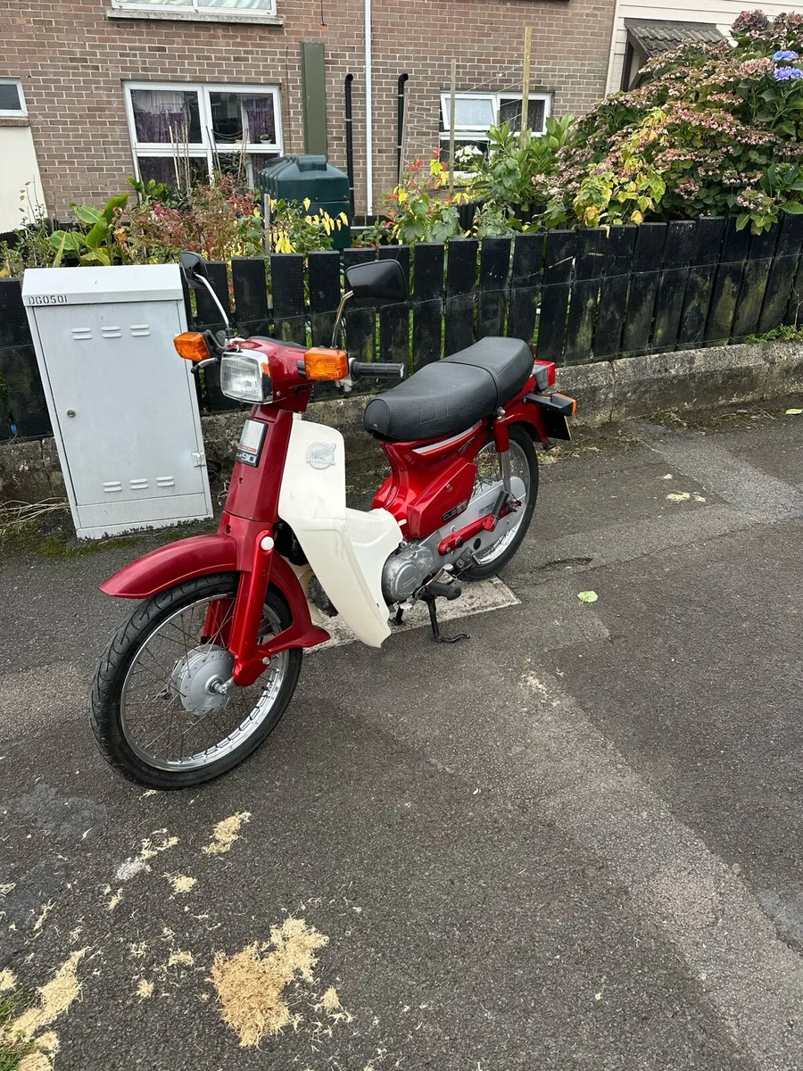 1990 Honda C90 Cub - Image 3