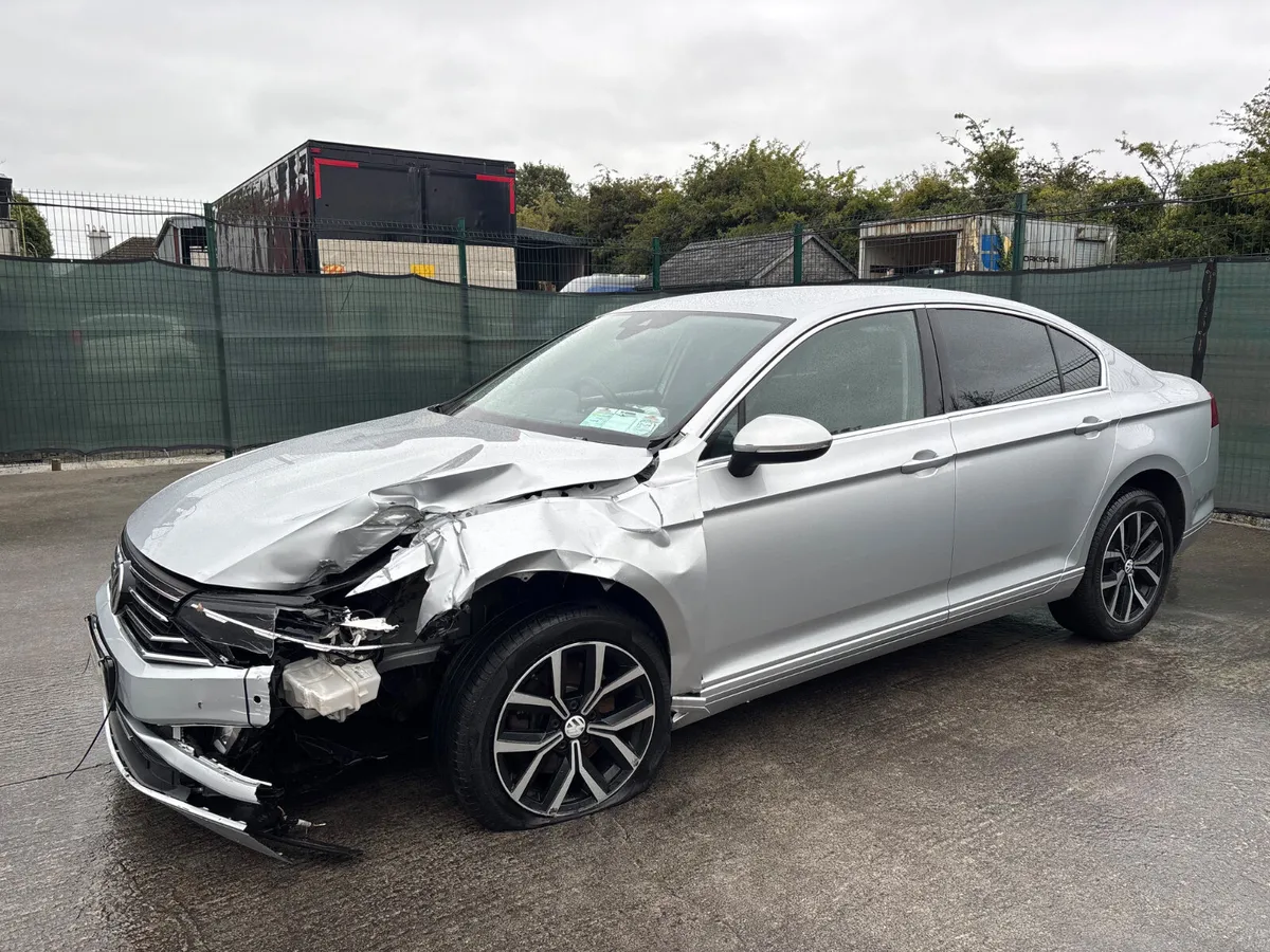 201 Volkswagen Passat 2.0 Tdi - Image 3