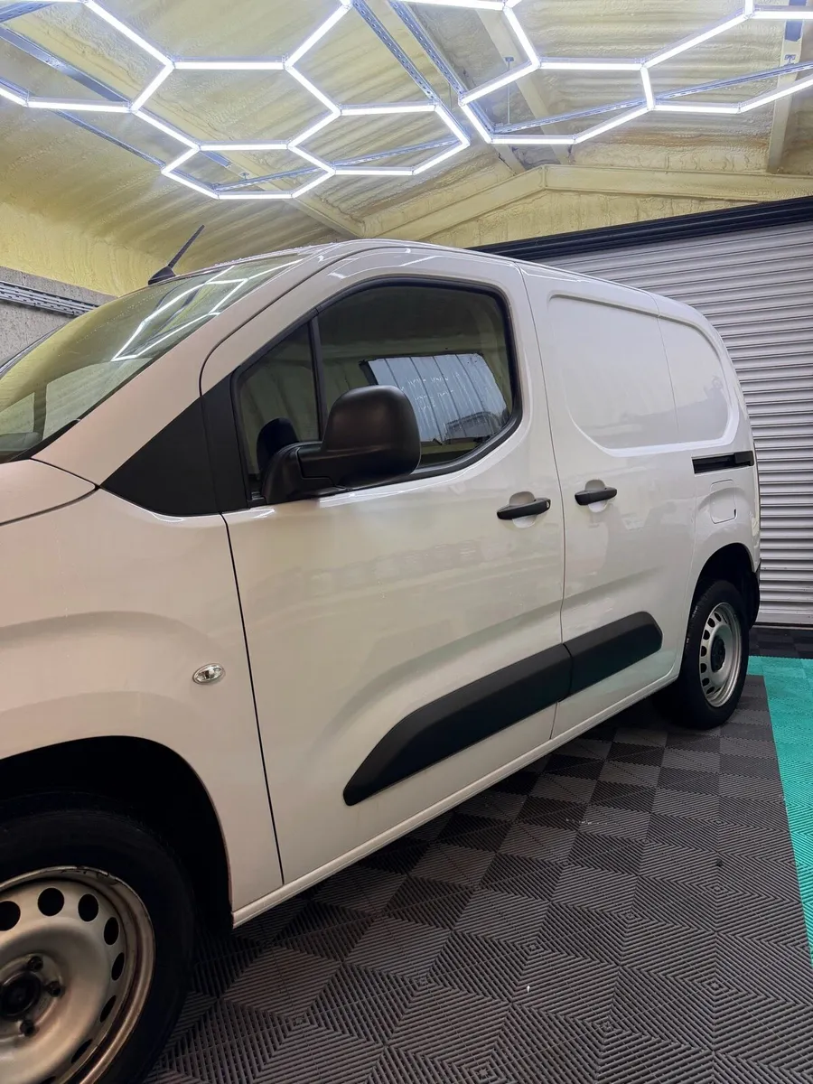 023 AUTOMATIC PEUGEOT PARTNER 38K MILES - Image 2