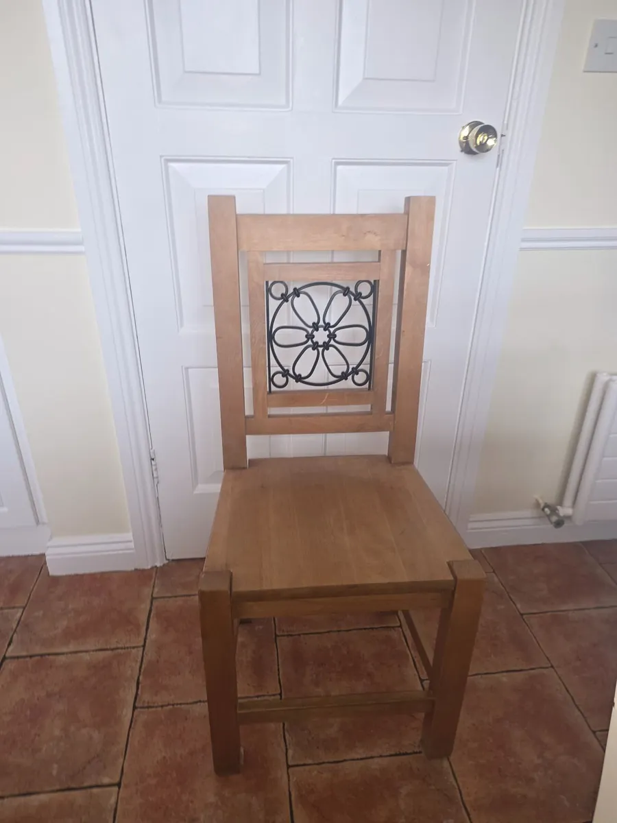 Table and Chairs - Image 2