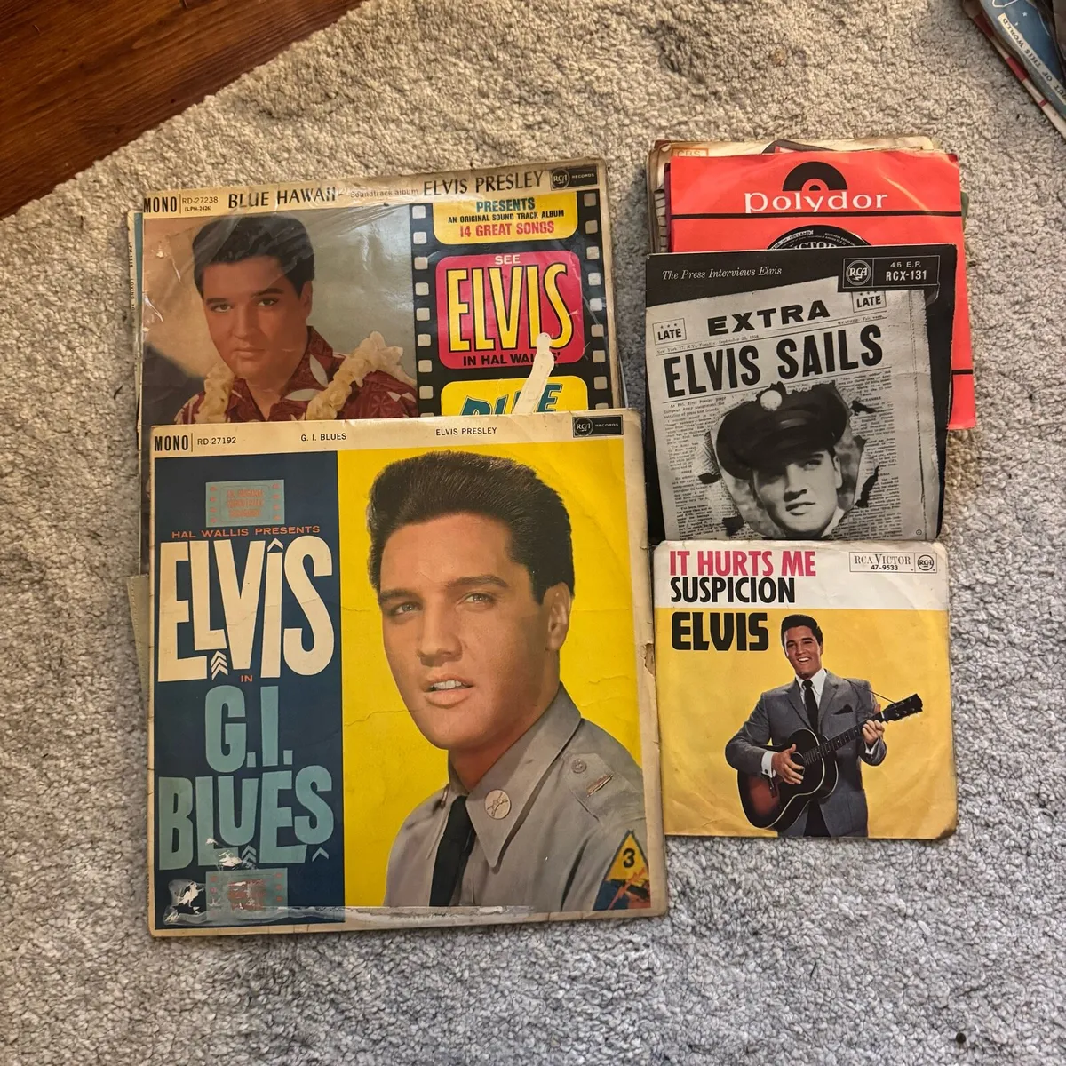 Elvis LP’s and singles - Image 1
