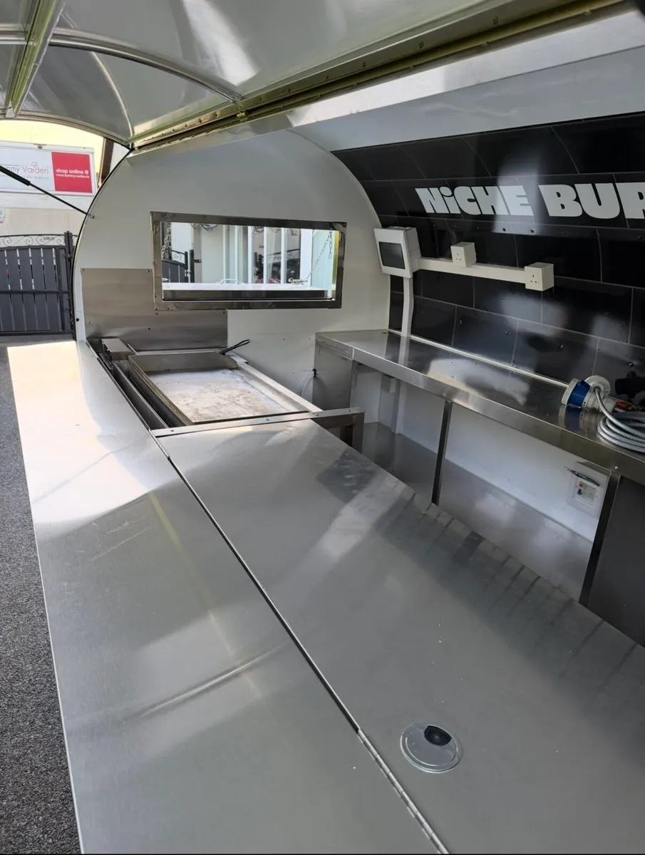 Catering trailer - Image 4