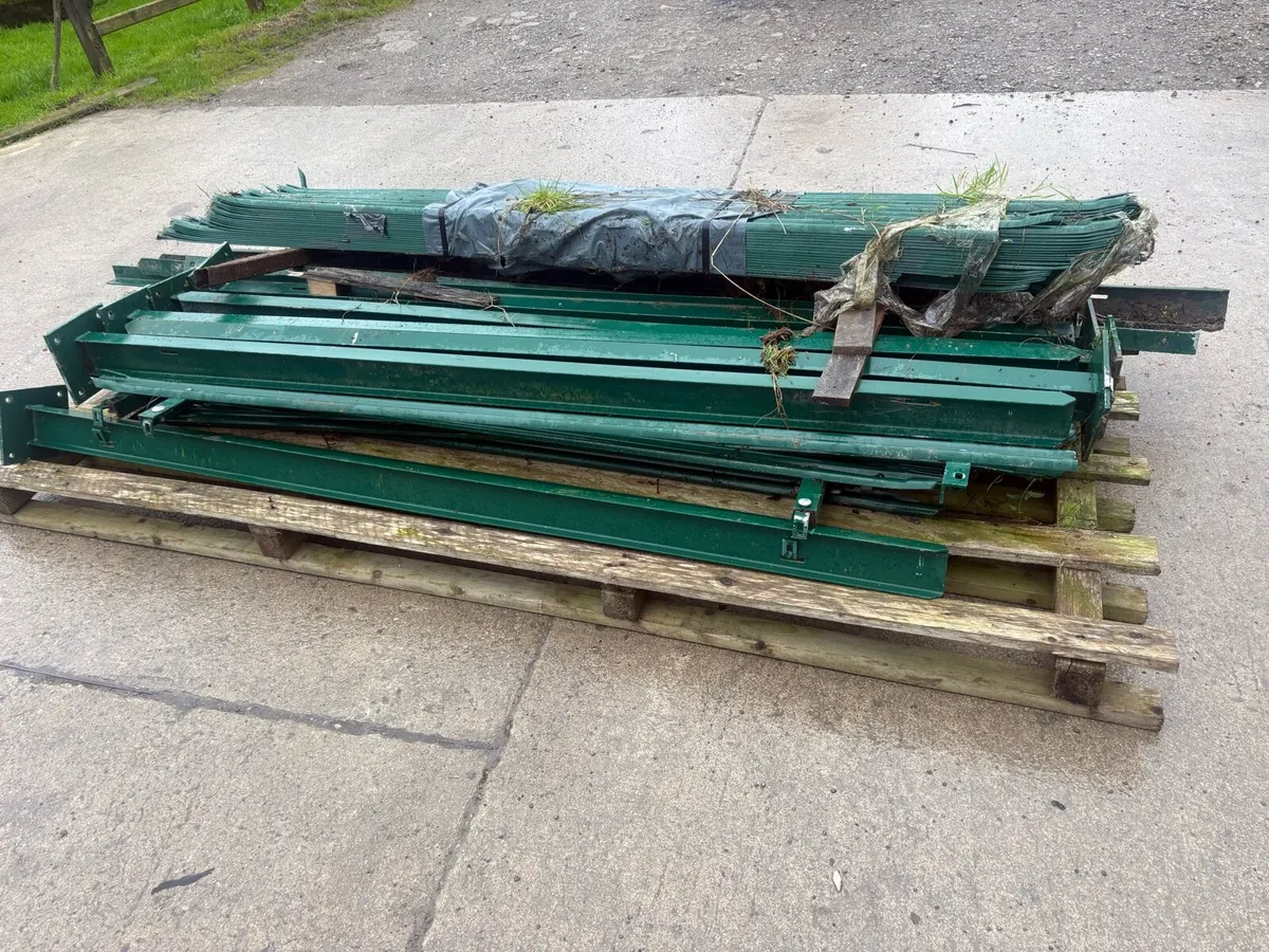 Palisades fencing - Image 4