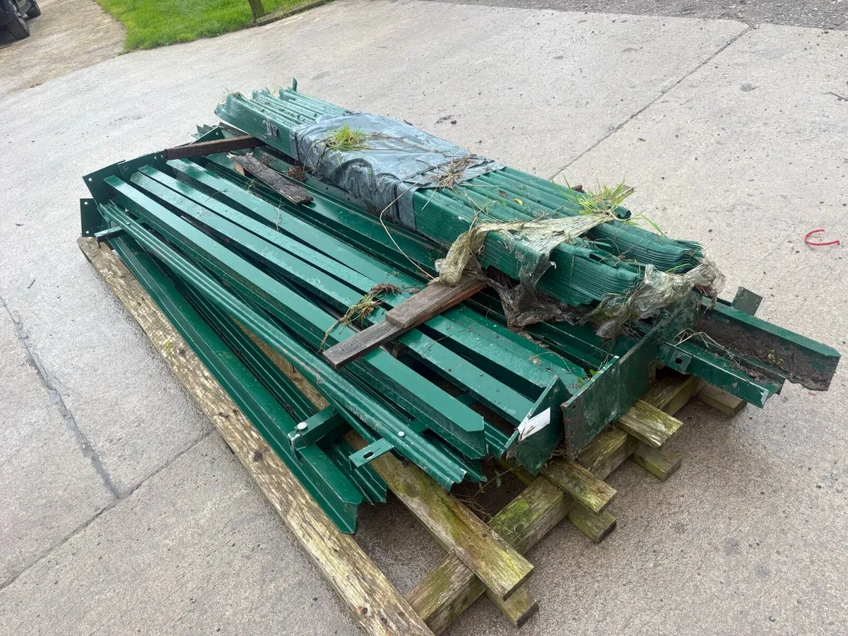 Palisades fencing - Image 3