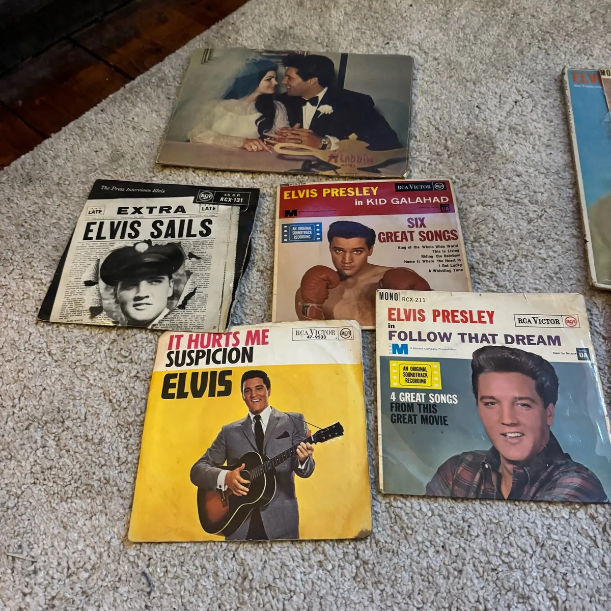Elvis LP’s and singles - Image 2