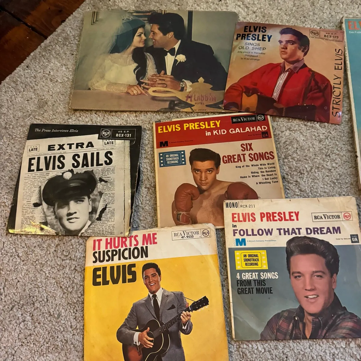 Elvis LP’s and singles - Image 3