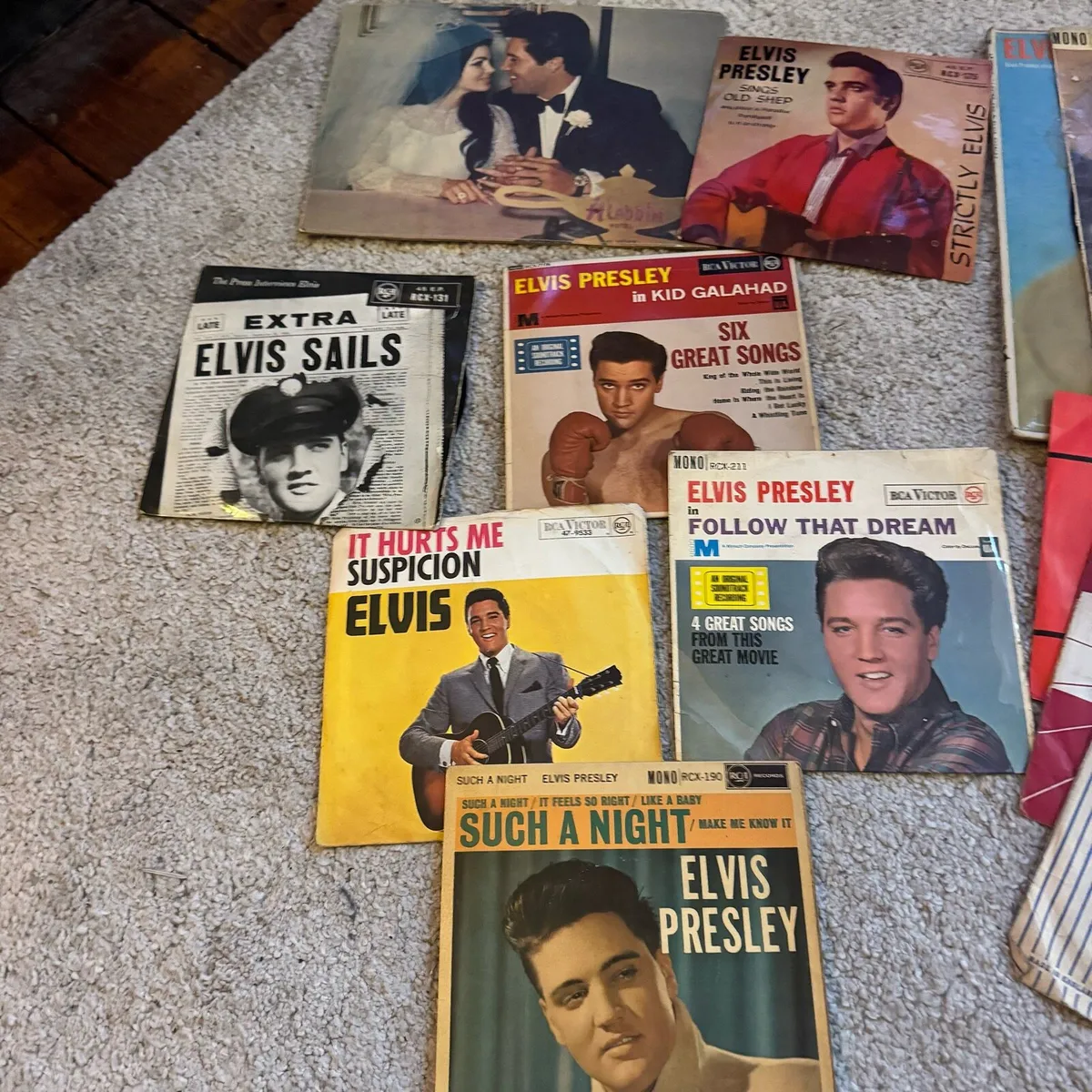Elvis LP’s and singles - Image 4
