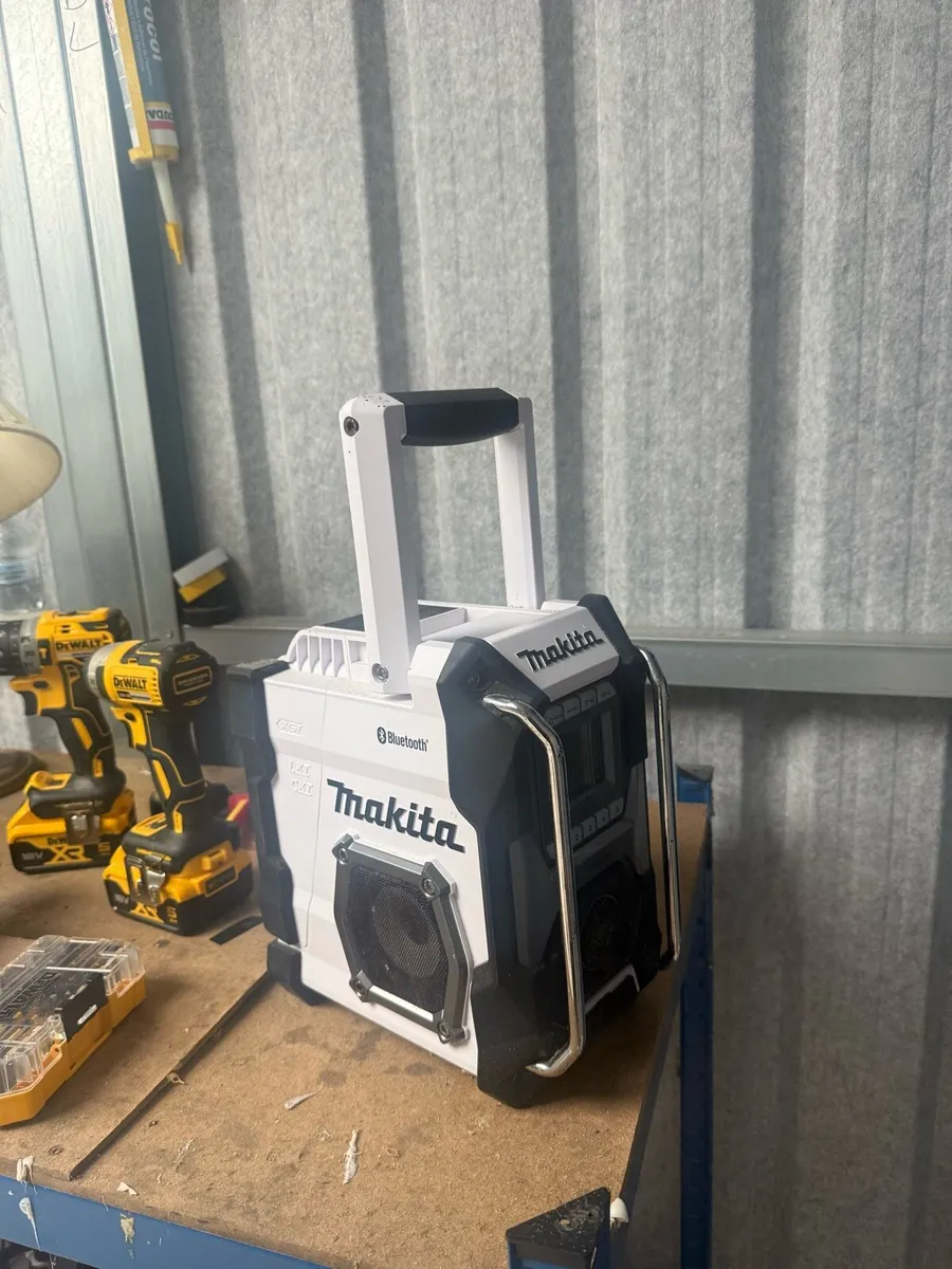 Makita MR002GZ01 Job Site Radio - Image 1