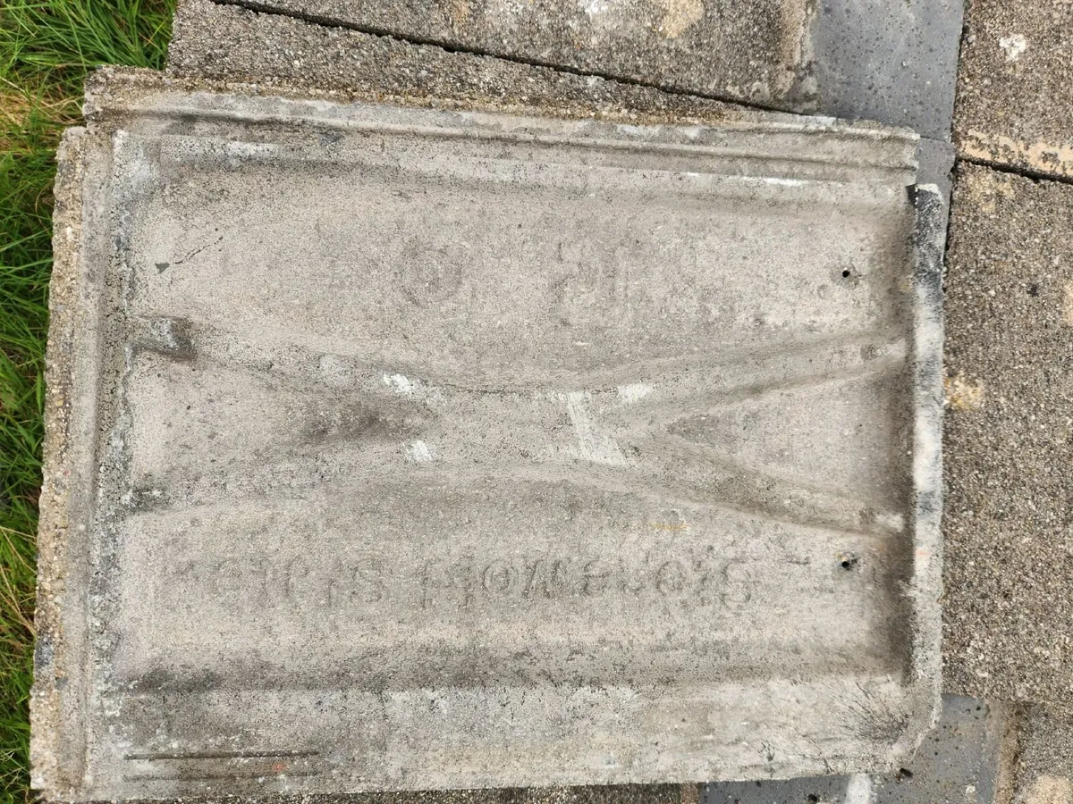 Large quantity of roof tiles - Image 2