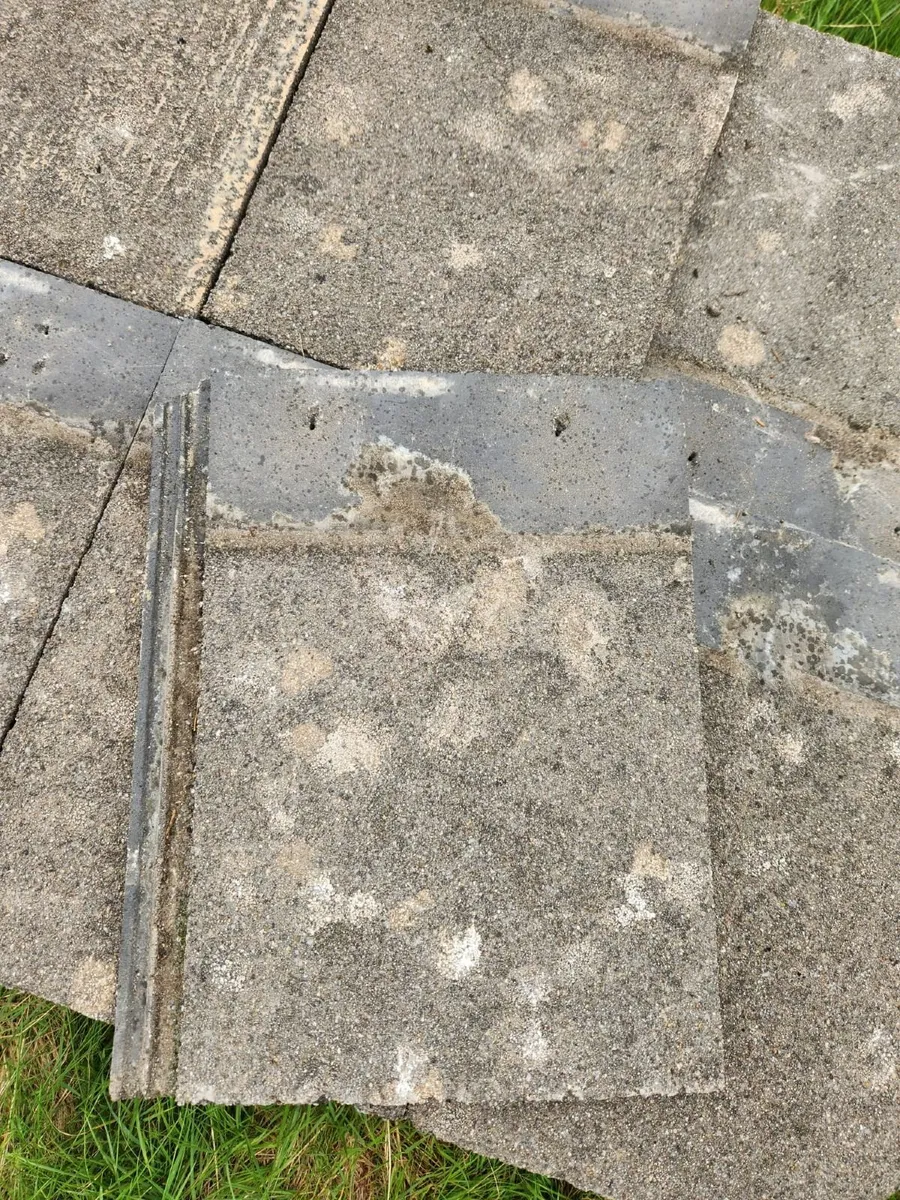 Large quantity of roof tiles - Image 4