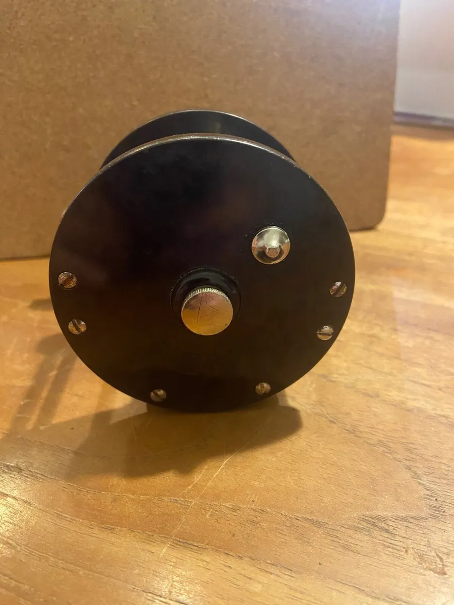Vintage Fishing Reel - Image 4