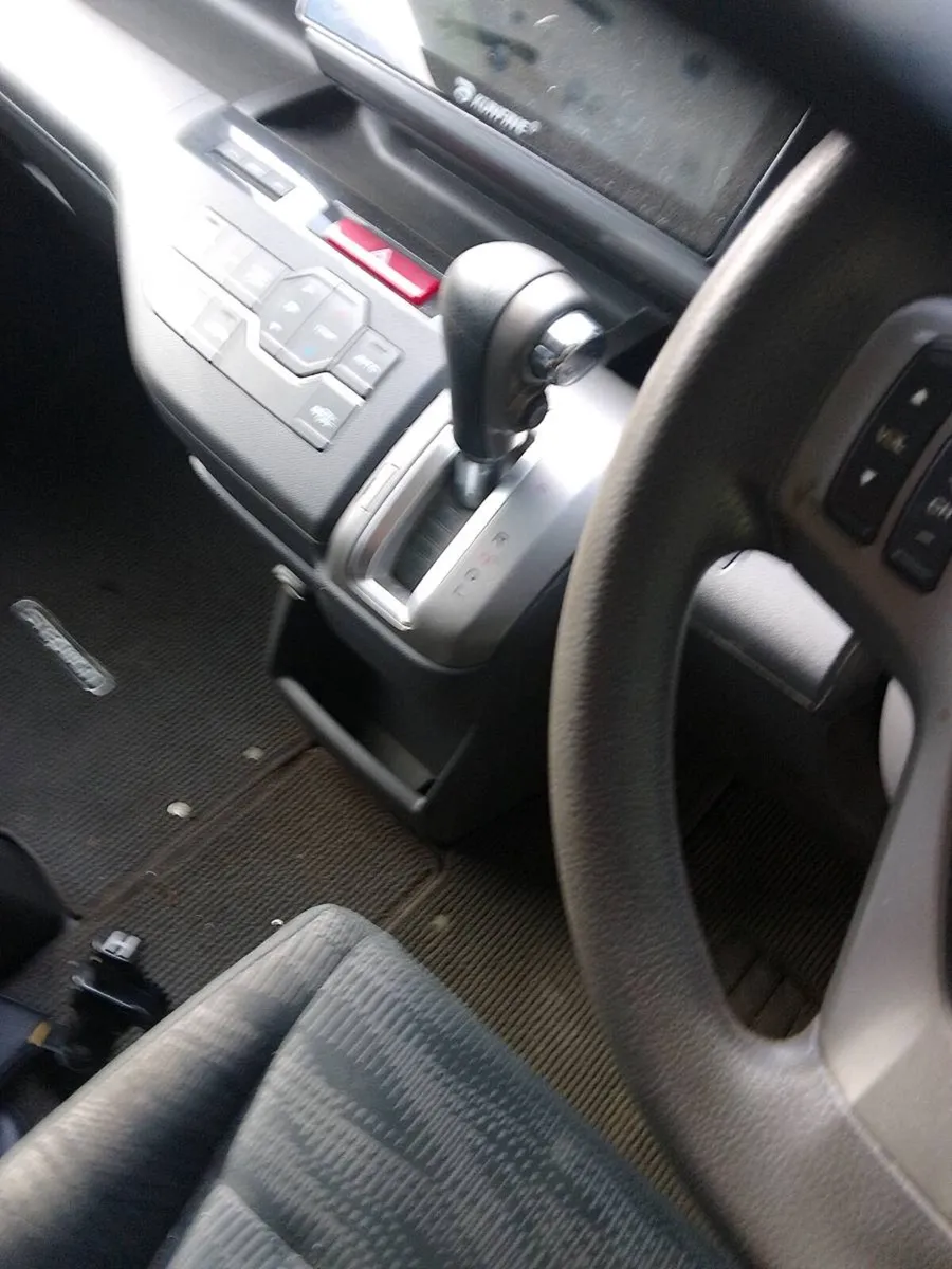 Honda stepwagon - Image 4