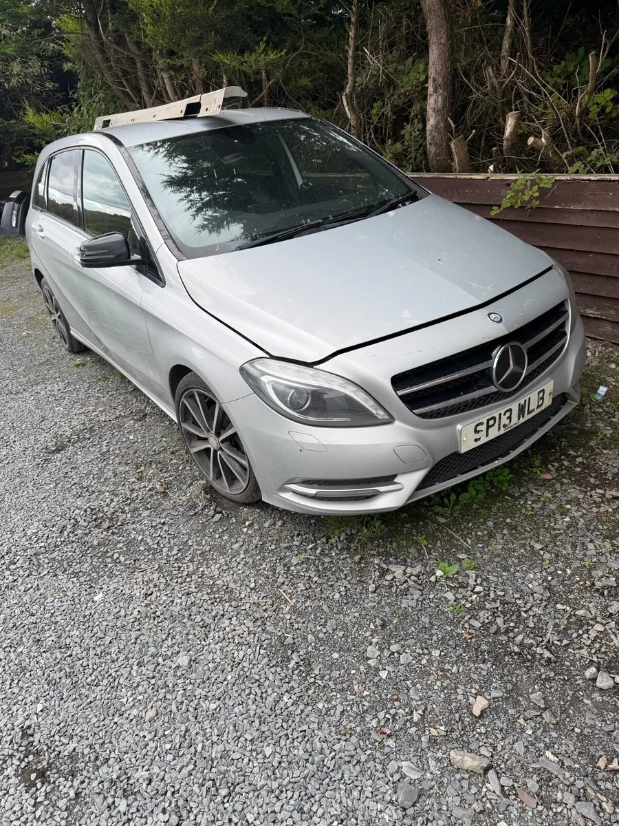 2013 Mercedes b180 for breaking only - Image 1