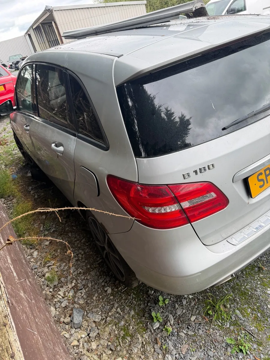 2013 Mercedes b180 for breaking only - Image 4