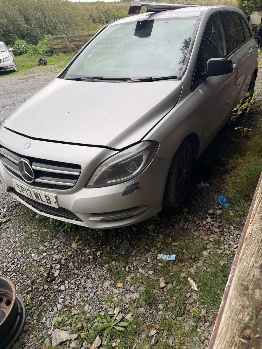 2013 Mercedes b180 for breaking only - Image 2