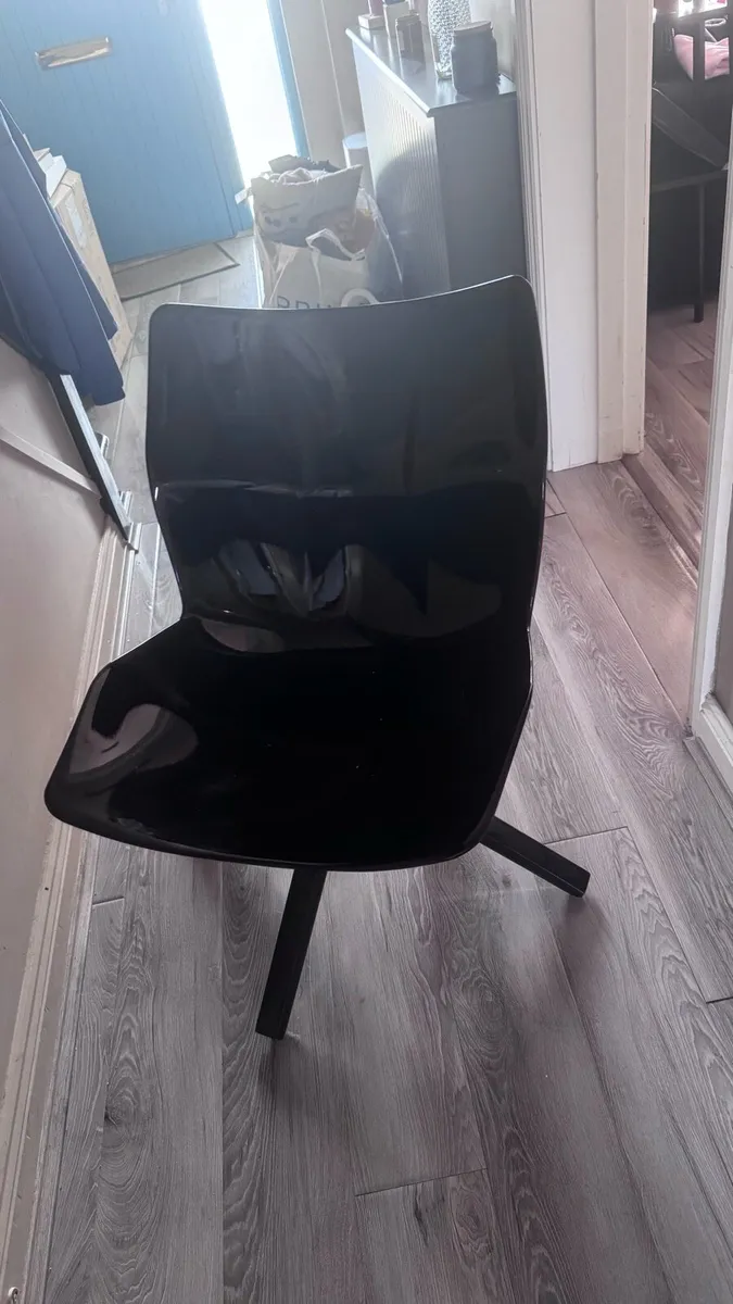 Chair - swivel - Image 2
