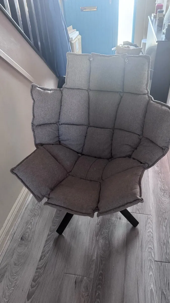 Chair - swivel - Image 3