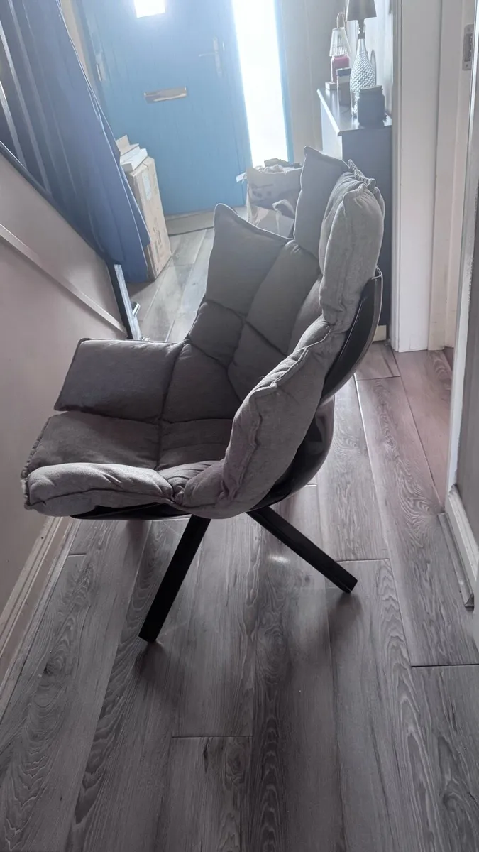 Chair - swivel - Image 4