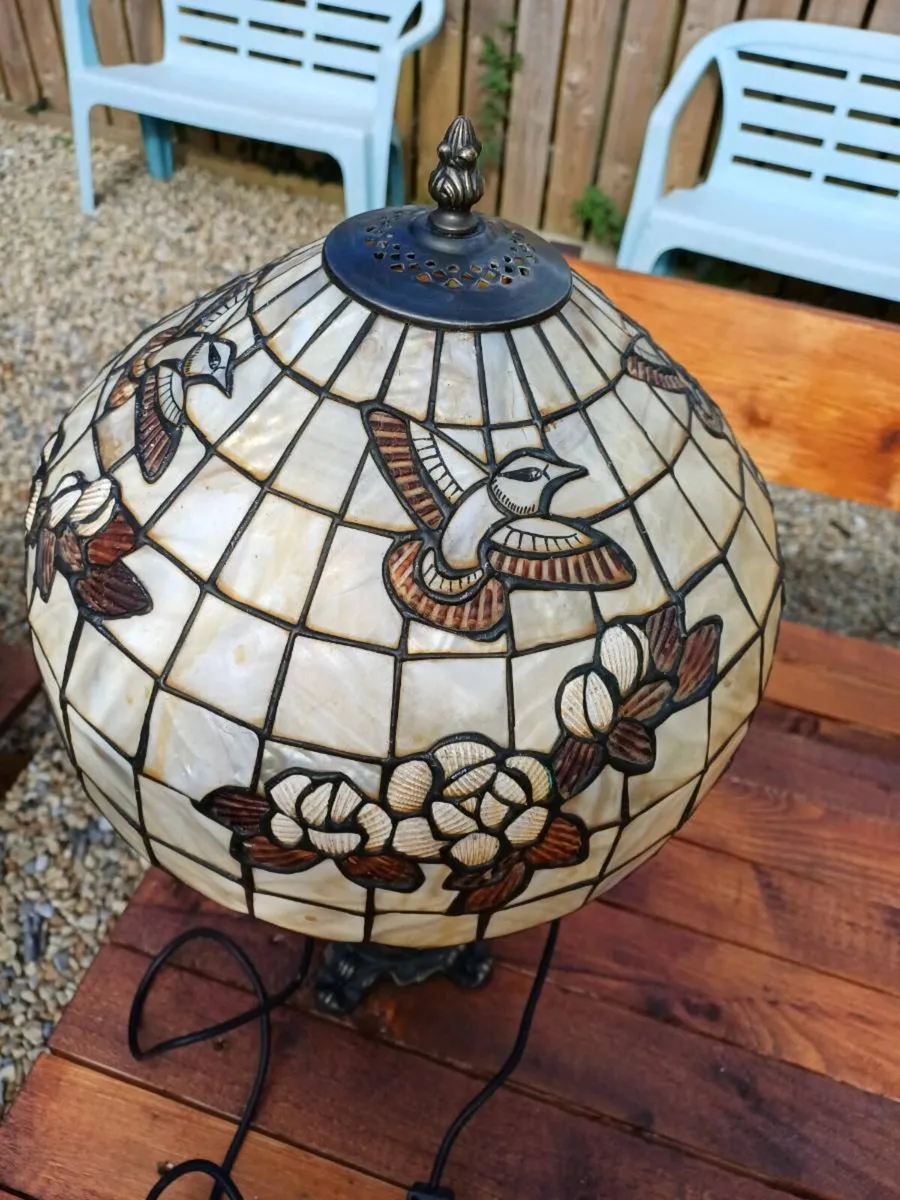 Vintage Tiffany Style Table Lamp - Image 3