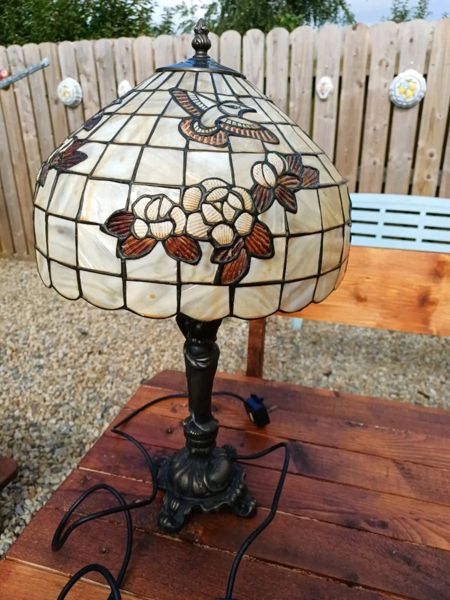 Vintage Tiffany Style Table Lamp - Image 4