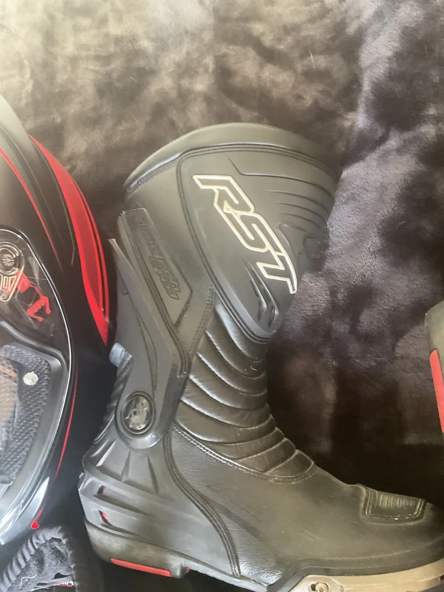 Ladies Motorcycle Gear - Image 3