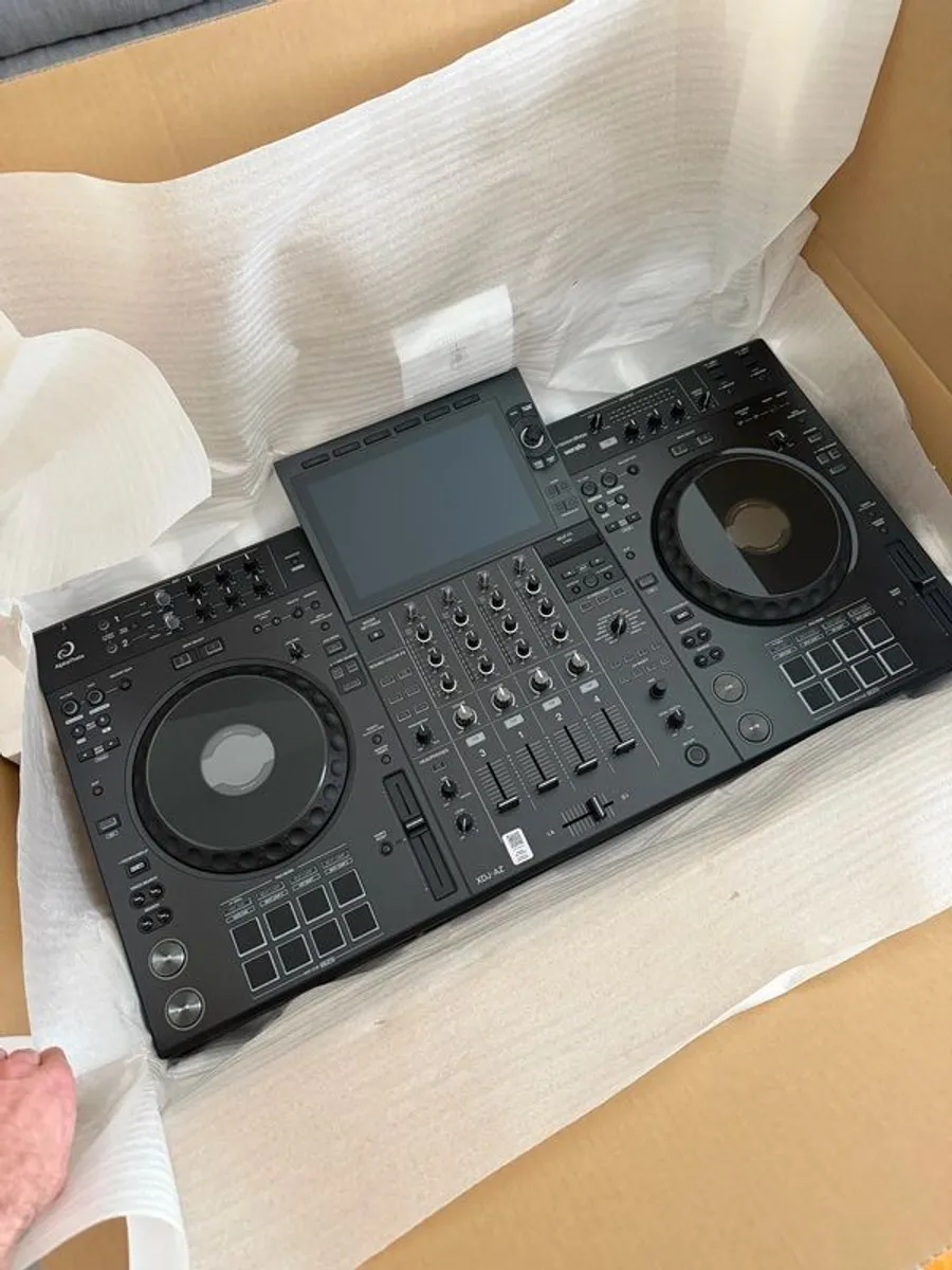 Xdj Az - Image 1