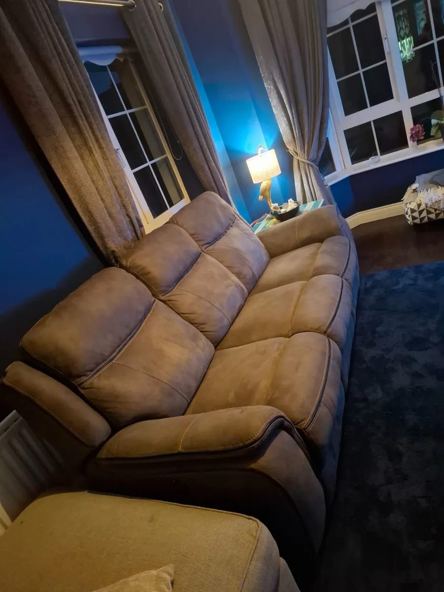 Electric recliner sofa - Image 2