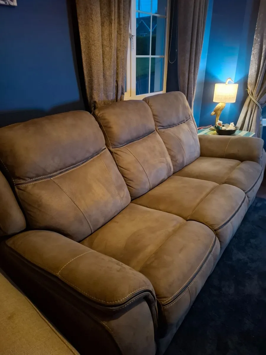 Electric recliner sofa - Image 3
