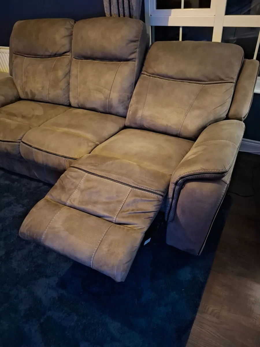 Electric recliner sofa - Image 4