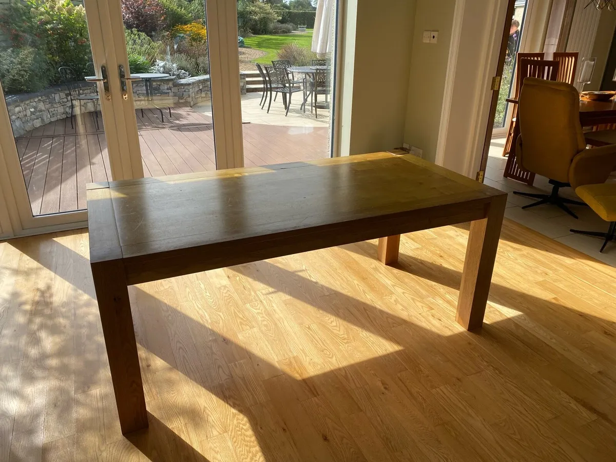 Table & chairs - Image 3