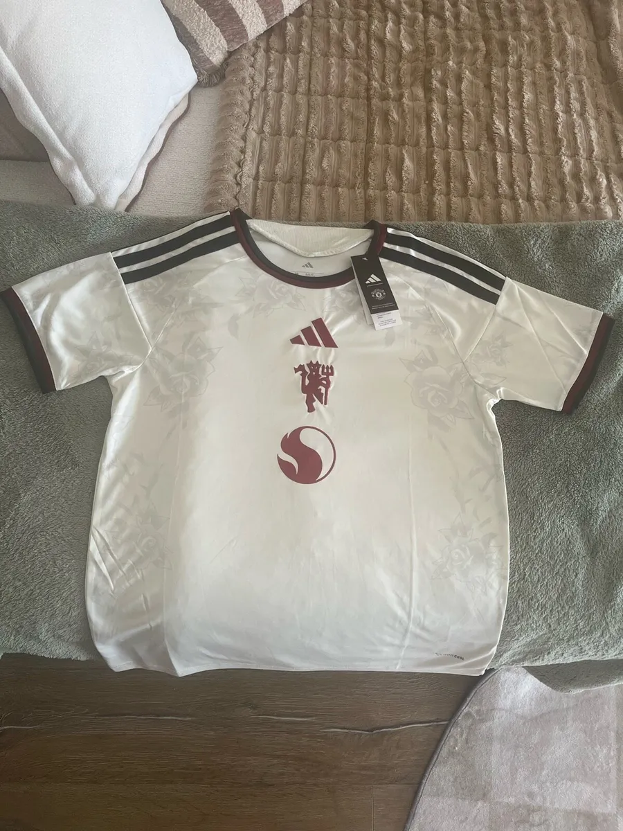 Manchester United 2026/27 Jerseys - Image 1