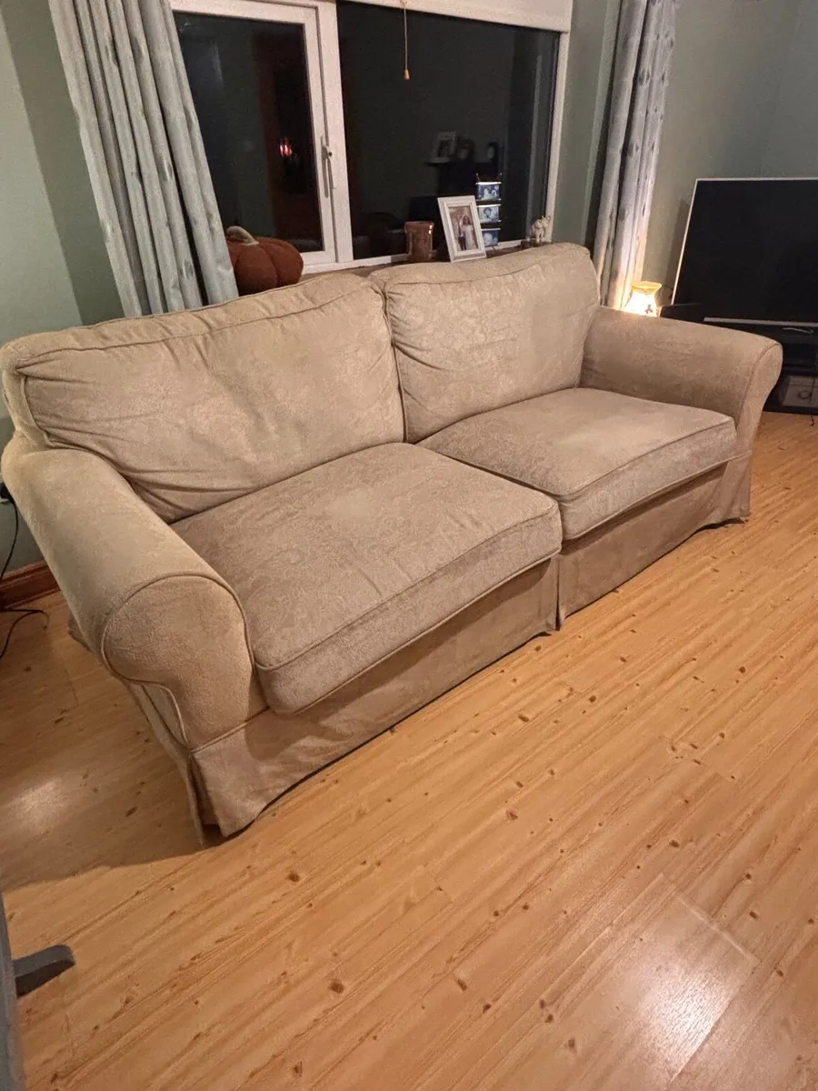 Cream three piece suite - Image 1