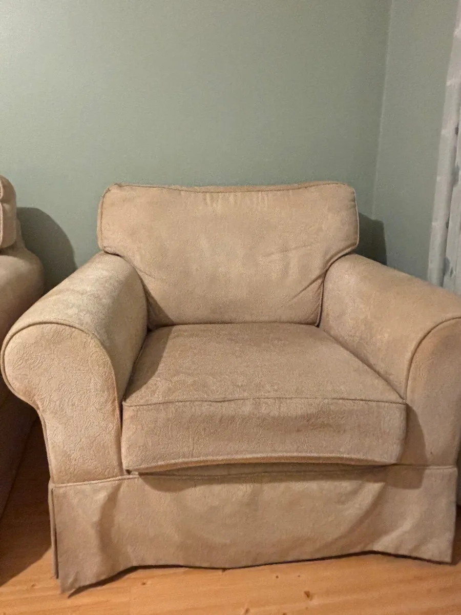 Cream three piece suite - Image 2