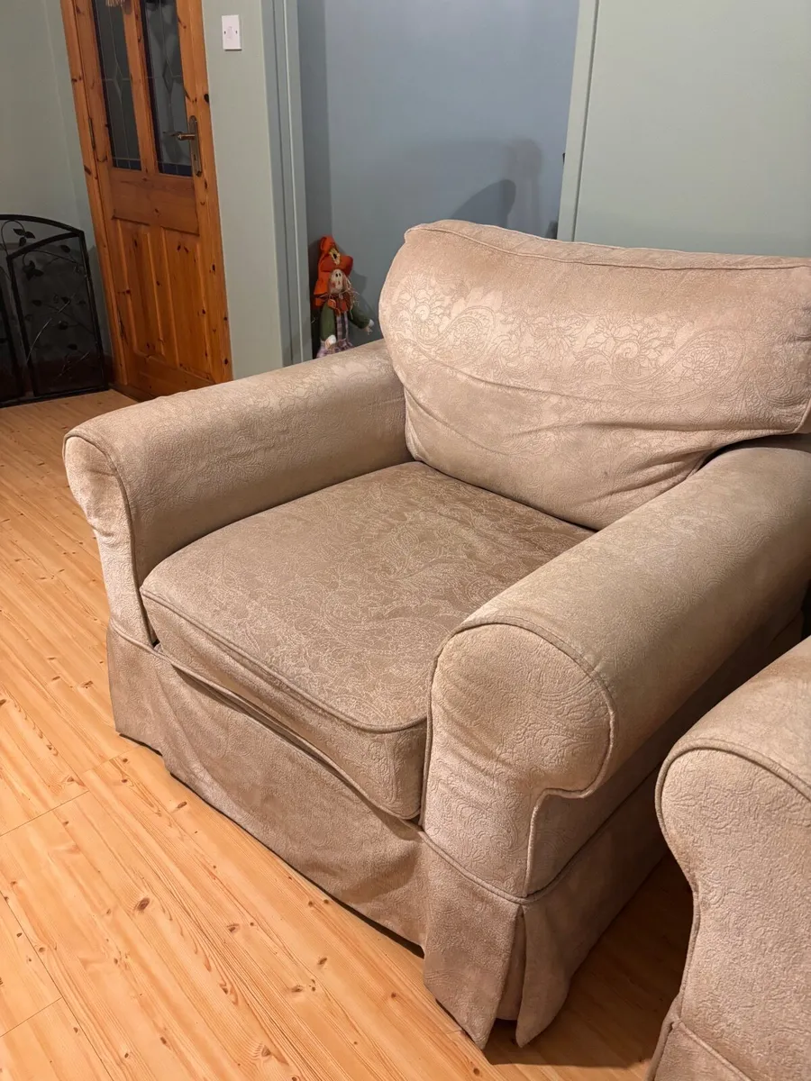 Cream three piece suite - Image 4