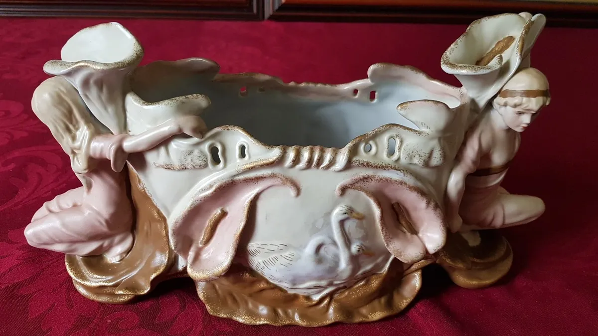 Antique Ernst Wahliss Depose TurnWien Austria Vase - Image 2