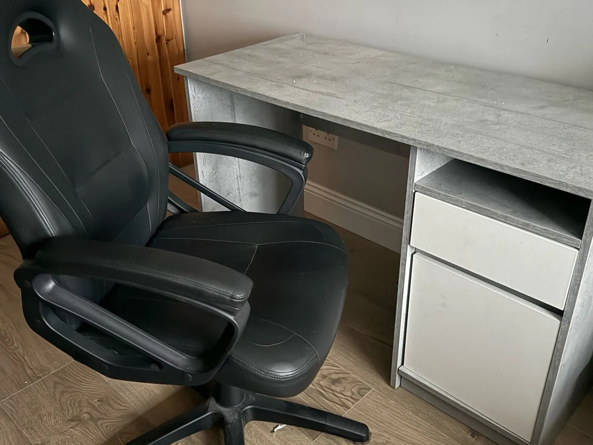 Study desk with chair - Image 3